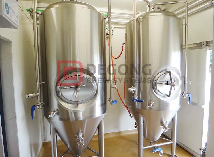 What are the fermentation methods used in beer equipment?