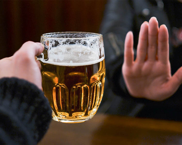The Pros and Cons of Drinking Beer After a Workout