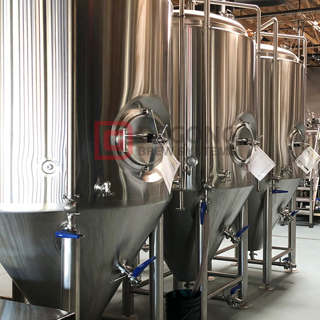 How do stainless steel tanks keep beer fresh?