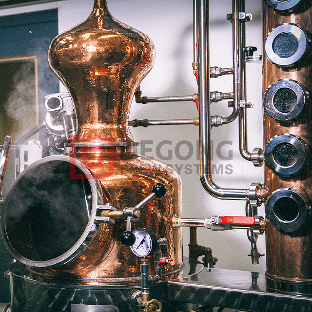 1000L Whiskey Gin Copper Distillation Equipment Column Distiller Commercial Alcohol Distillery